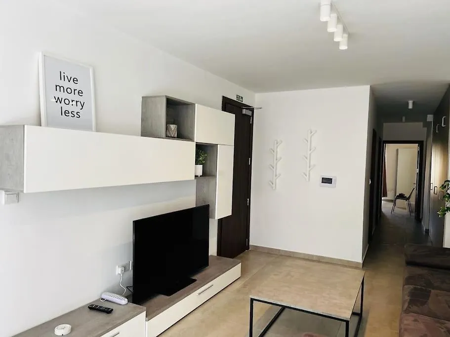 Sliema, Apt7, Stylish 2 Bedroom Apartment With Parking Sliema