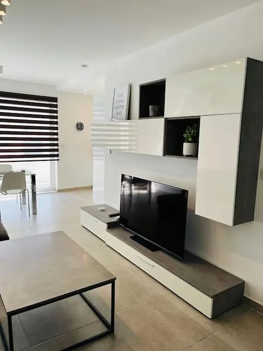 Sliema, Apt7, Stylish 2 Bedroom Apartment With Parking 0*, 斯利马